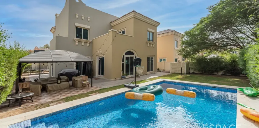 Villa in Dubai Sports City, Dubai, VAE: 5 Schlafzimmer, 357 m2 Nr. 649830