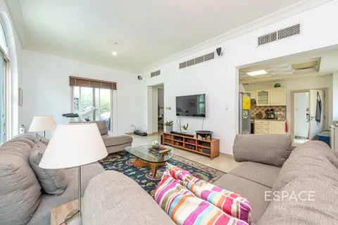 Villa zum Verkauf in Dubai Sports City, Dubai, VAE 5 Schlafzimmer, 357 m2 Nr. 649830 - Foto 7