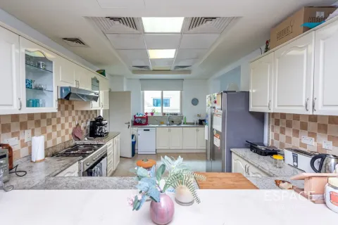 Villa zum Verkauf in Dubai Sports City, Dubai, VAE 5 Schlafzimmer, 357 m2 Nr. 649830 - Foto 4