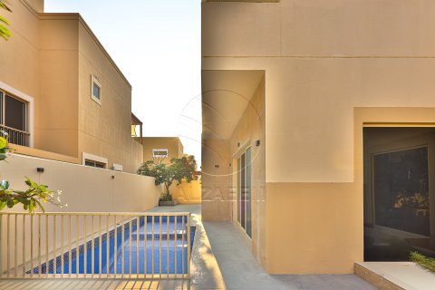 Abu Dhabi, संयुक्त अरब अमीरात में विला, 5 बेडरूम, 402 वर्ग मीटर, संख्या 662814 - फ़ोटो 3
