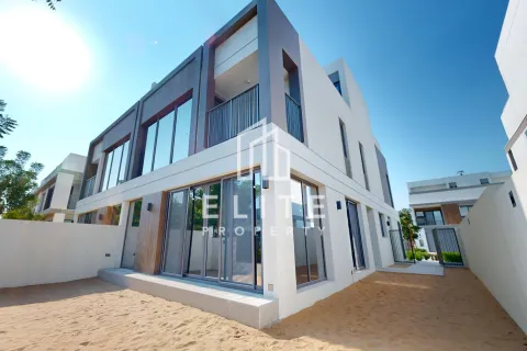 Снять в аренду виллу в Tilal Al Ghaf, Дубай, ОАЭ 4 комнаты, № 659407 - фото 1