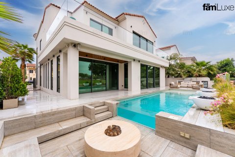 Villa a Dubai, EAU 5 camere da letto, 711.6 mq. № 696979