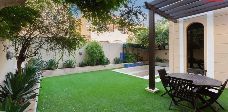 Maison de ville à Dubai, EAU: 4 chambres, 303.7 m2 № 661595