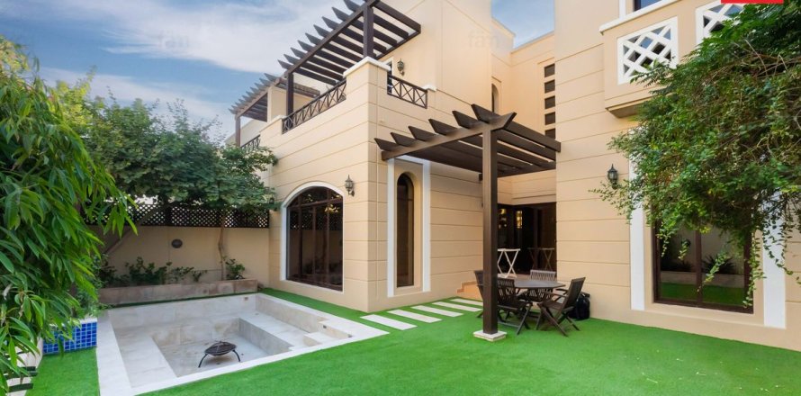 Maison de ville à Dubai, EAU: 4 chambres, 303.7 m2 № 661595