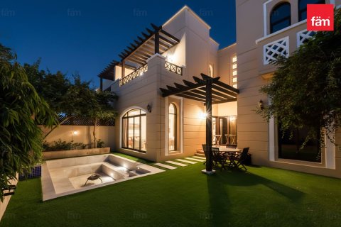 Rijtjeshuis te koop in Dubai, VAE 4 slaapkamers, 303.7 vr.m., nr 661595 - foto 1