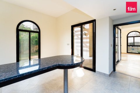 Rijtjeshuis te koop in Dubai, VAE 4 slaapkamers, 303.7 vr.m., nr 661595 - foto 13