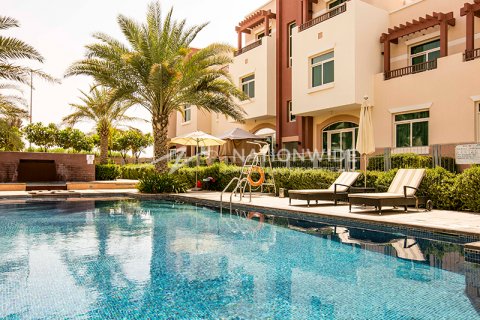 Apartmen di Abu Dhabi, UAE 1 bilik tidur, 92 meter persegi № 629840 - foto 1