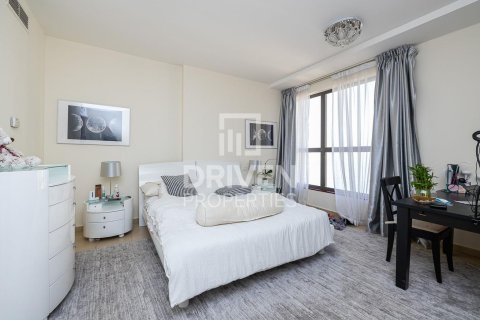 Apartmen di Jumeirah Beach Residence, Dubai, UAE 1 bilik tidur, 102.66 meter persegi № 756502 - foto 7