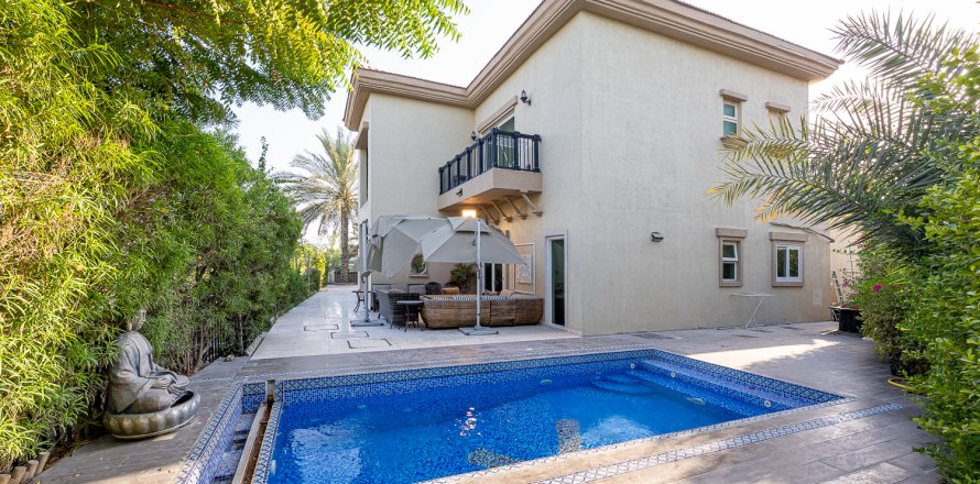 Vila v Jumeirah Islands, Dubai, SAE 4 ložnice, 818.68 m² Č.: 749402
