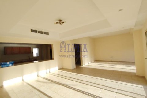 Villa in Al Hamra Village, Ras Al Khaimah, UAE 4 bedrooms, 197 sq.m. № 688150 - photo 2