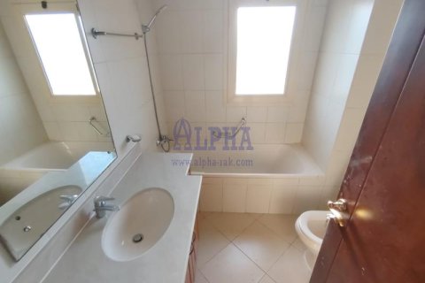 Villa in Al Hamra Village, Ras Al Khaimah, UAE 4 bedrooms, 197 sq.m. № 688150 - photo 12