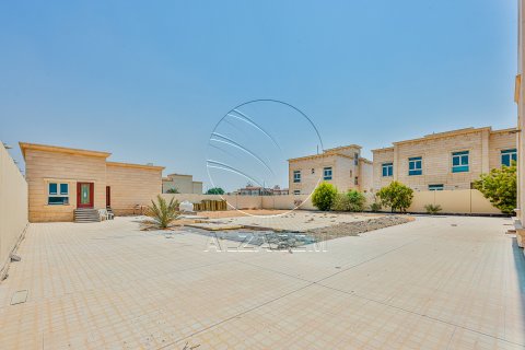 Villa te huur in Abu Dhabi, VAE 10 slaapkamers, 800 vr.m., nr 662944 - foto 2