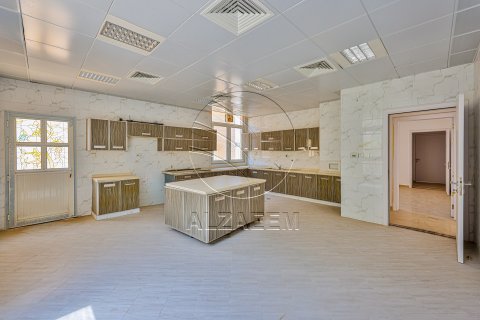 Villa te huur in Abu Dhabi, VAE 10 slaapkamers, 800 vr.m., nr 662944 - foto 6