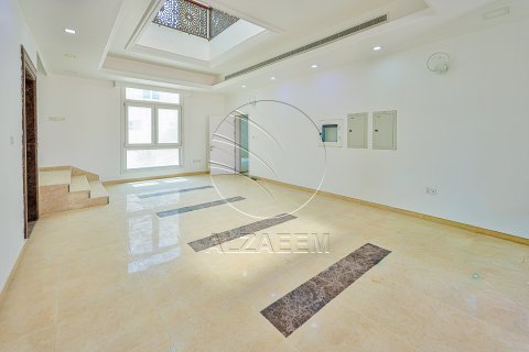 Villa te huur in Abu Dhabi, VAE 10 slaapkamers, 800 vr.m., nr 662944 - foto 5