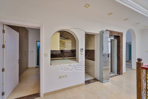 Villa te huur in Abu Dhabi, VAE 10 slaapkamers, 800 vr.m., nr 662944 - foto 17