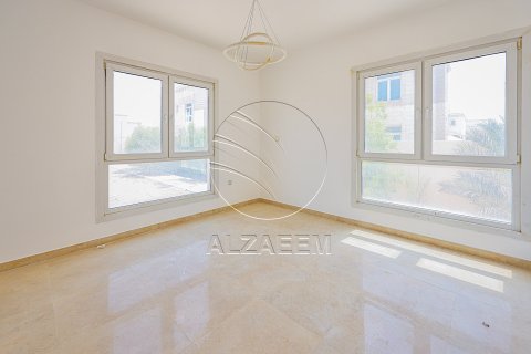 Villa te huur in Abu Dhabi, VAE 10 slaapkamers, 800 vr.m., nr 662944 - foto 13