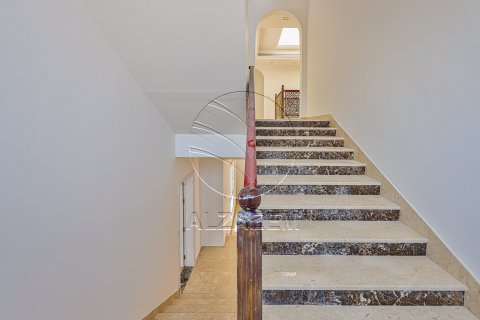 Villa te huur in Abu Dhabi, VAE 10 slaapkamers, 800 vr.m., nr 662944 - foto 15