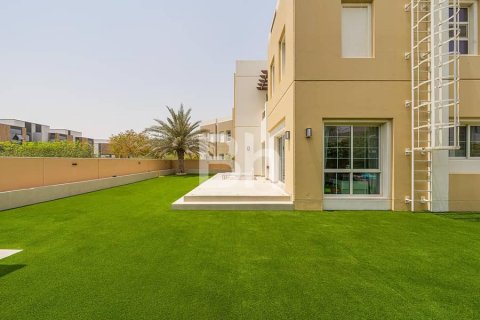 Vila u Mudon, Dubai, UAE 3 spavaćih soba, 387 m2 Br. 642463 - fotografija 2