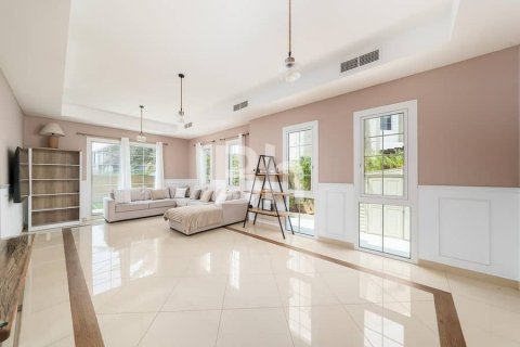 Vila u Mudon, Dubai, UAE 3 spavaćih soba, 387 m2 Br. 642463 - fotografija 15