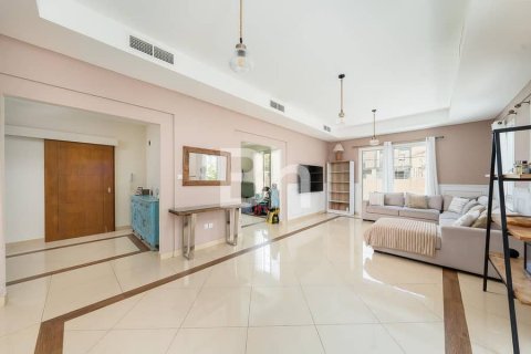 Vila u Mudon, Dubai, UAE 3 spavaćih soba, 387 m2 Br. 642463 - fotografija 16