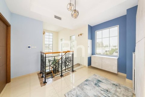 Vila u Mudon, Dubai, UAE 3 spavaćih soba, 387 m2 Br. 642463 - fotografija 1