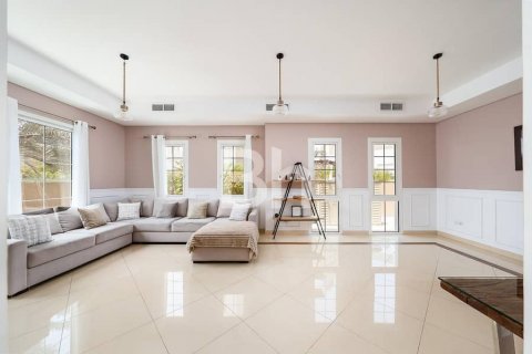 Vila u Mudon, Dubai, UAE 3 spavaćih soba, 387 m2 Br. 642463 - fotografija 17