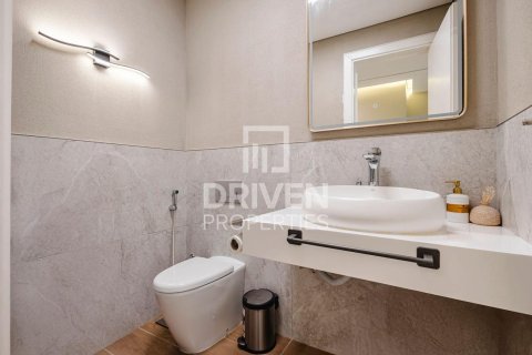 Business Bay, Dubai, UAE의 임대용 아파트 침실 2개, 123.75제곱미터 번호 745212 - 사진 15
