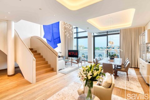 Apartament de închiriat în Jumeirah, Dubai, EAU 3 dormitoare, 300.91 mp.  №747666 - poză 1