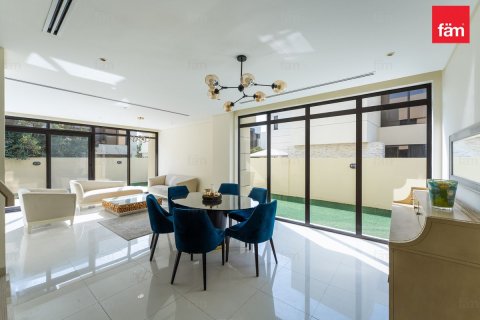 Radový dom v Dubai, SAE 3 spálne, 326.7 m2 č. 687621 - Fotografia 17