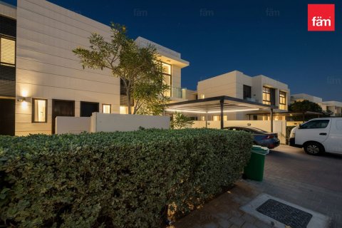 Radový dom v Dubai, SAE 3 spálne, 326.7 m2 č. 687621 - Fotografia 28