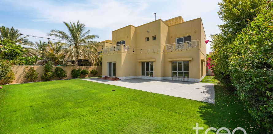 Villa en Meadows, Dubai, EAU 5 dormitorios, 342.53 m² № 739194