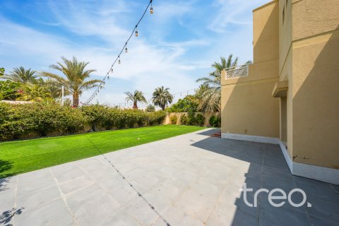 Villa en venta en Meadows, Dubai, EAU 5 dormitorios, 342.53 m2 № 739194 - foto 16