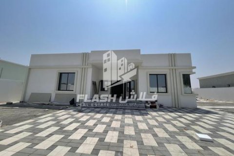 Villa till försäljning i Al Qusaidat, Ras Al Khaimah, UAE 4 sovrum, 1022 kvm Nr. 656897 - fotografi 2