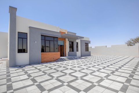 Villa til salg i Seih Al Harf, Ras Al Khaimah, UAE 3 soveværelser, 900 kvm № 656892 - foto 2