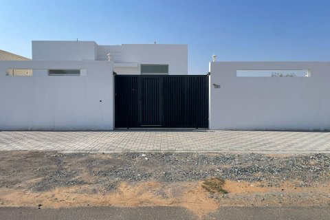 Villa te koop in Al Dhait, Ras Al Khaimah, VAE 3 slaapkamers, 900 vr.m., nr 656893 - foto 2