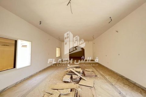 Villa te koop in Al Dhait, Ras Al Khaimah, VAE 5 slaapkamers, 1486 vr.m., nr 656898 - foto 3