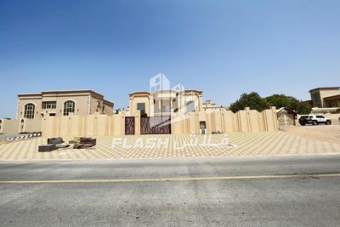 Villa te koop in Al Dhait, Ras Al Khaimah, VAE 5 slaapkamers, 1486 vr.m., nr 656898 - foto 2