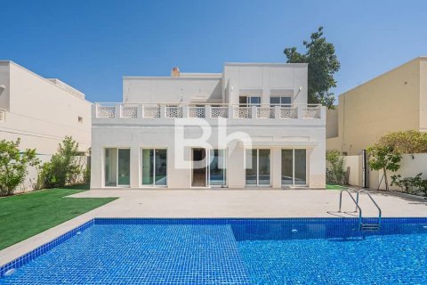 Huvila Dubai, Arabiemiraatit 5 makuuhuonetta, 935 m2 № 643919 - kuva 1