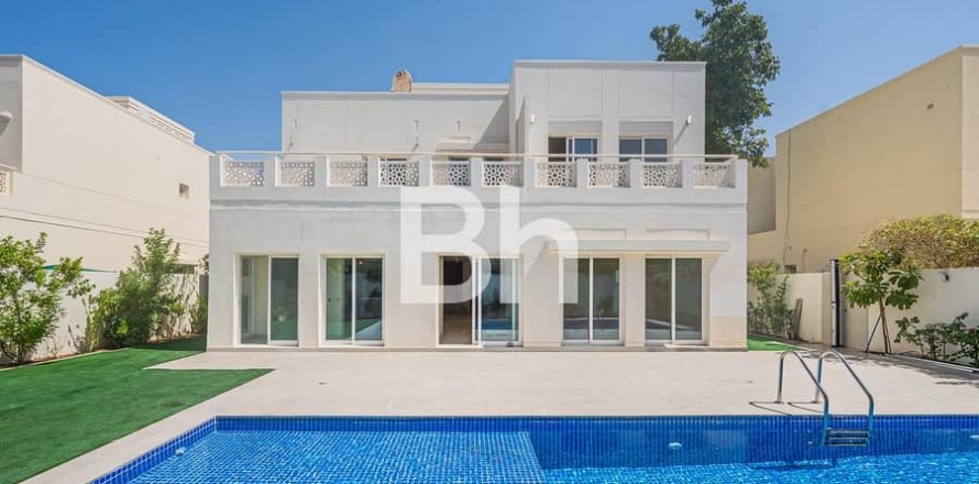 Villa sa Dubai, UAE 5 silid-tulugan, 935 sq.m. № 643919
