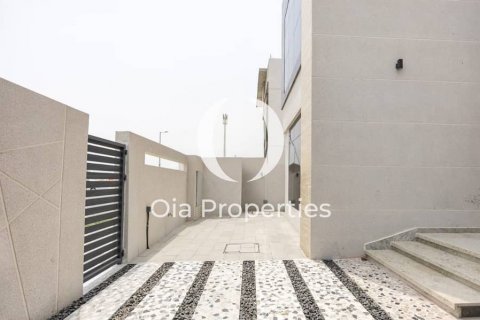 Vila u Al Shamkha, Abu Dhabi, UAE 4 spavaćih soba, 510 m2 Br. 644504 - fotografija 2
