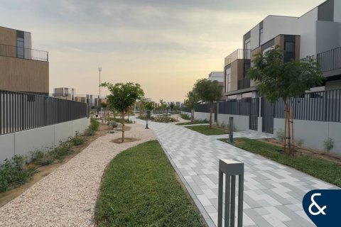 Villa in Mudon, Dubai, UAE 3 bedrooms, 206 sq.m. № 671304 - photo 16