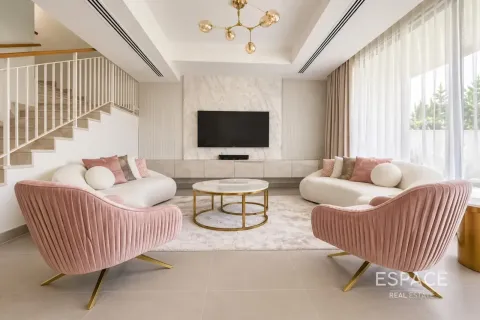 Villa en alquiler en Dubai Hills Estate, Dubai, EAU 5 dormitorios, 251 m2 № 738318 - foto 1