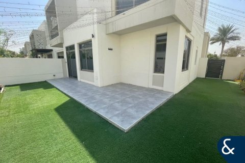 Vilë në Town Square, Dubai, Emiratet e Bashkuara Arabe 4 dhoma gjumi, 268 m2. № 668259 - Foto 1