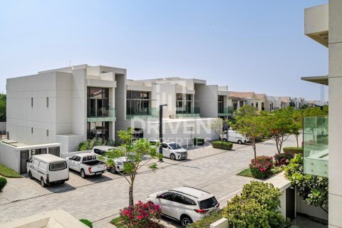 Vilë në Mohammed Bin Rashid City, Dubai, Emiratet e Bashkuara Arabe 4 dhoma gjumi, 725.94 m2. № 756911 - Foto 20