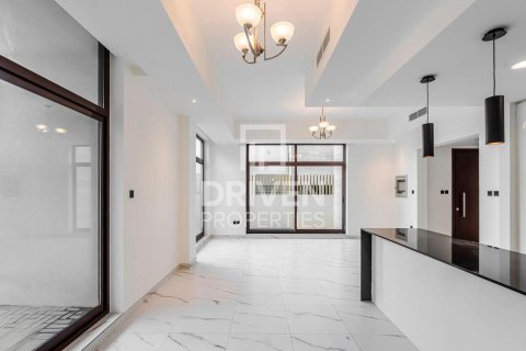 Townhouse in Mohammed Bin Rashid City, Dubai, UAE 4 bedrooms, 306.58 sq.m. № 743533