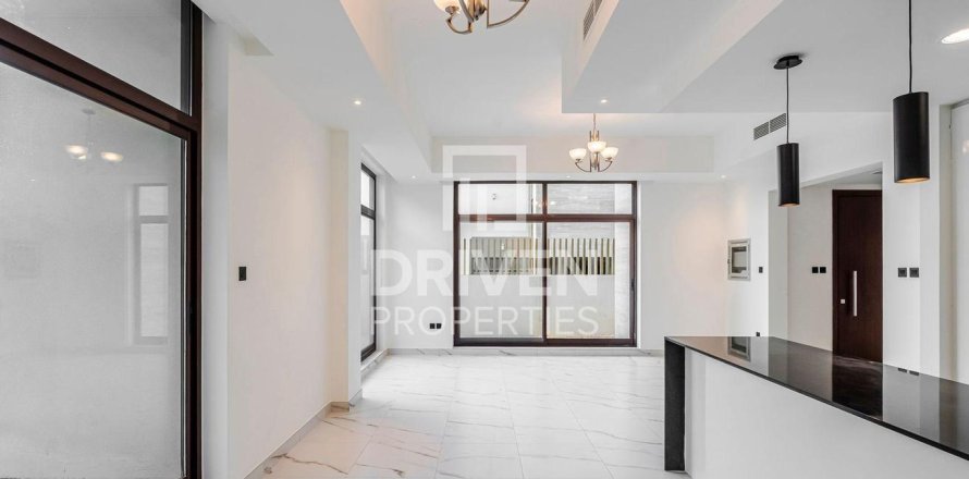Townhouse in Mohammed Bin Rashid City, Dubai, UAE 4 bedrooms, 306.58 sq.m. № 743533