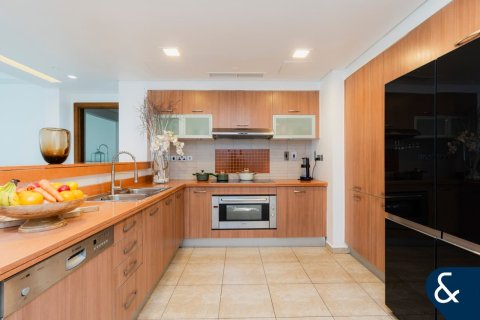 Apartment in MARINA RESIDENCES in Palm Jumeirah, Dubai, UAE 2 bedrooms, 174 sq.m. № 688976 - photo 7