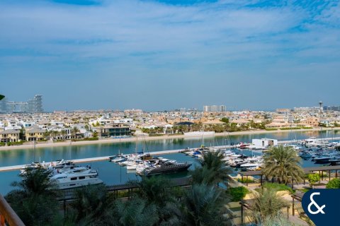 Apartment in MARINA RESIDENCES in Palm Jumeirah, Dubai, UAE 2 bedrooms, 174 sq.m. № 688976 - photo 1