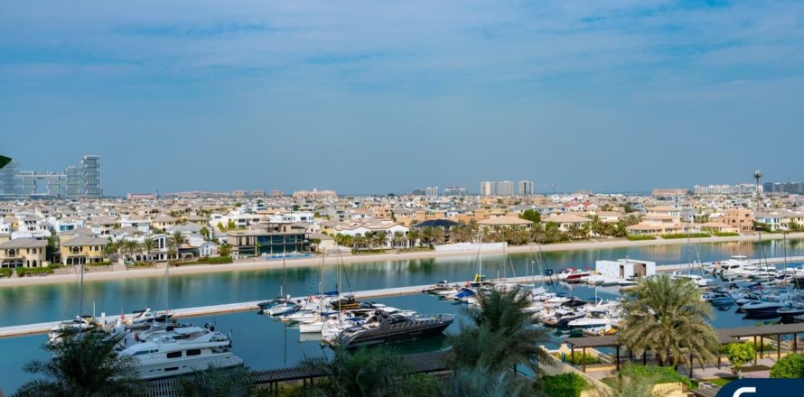 Apartment in MARINA RESIDENCES in Palm Jumeirah, Dubai, UAE 2 bedrooms, 174 sq.m. № 688976