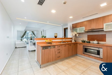 Apartment in MARINA RESIDENCES in Palm Jumeirah, Dubai, UAE 2 bedrooms, 174 sq.m. № 688976 - photo 4